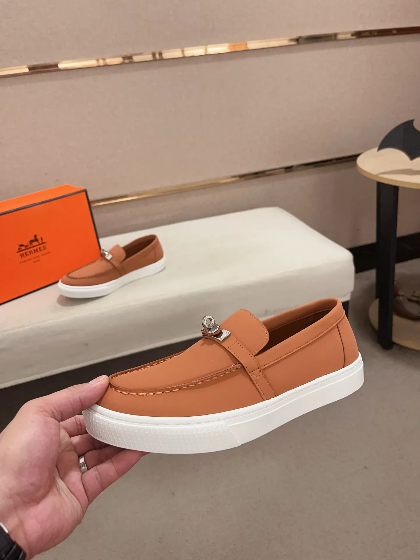 Men's clothing and shoes💰: 400💰《HERMES》【Classic Original Version】Hermès; Top 🔝 Purchasing Agency 🔍🔍Men's latest 🇺🇸 counter sales simultaneously, original ▲▲cowhide imported from Italy ▲▲Exquisite workmanship (Italian 🇮🇹Imported water-dyed 🐂cowhide lining) sole: original sole provided by the original factory, ⚠️exclusive double-layer activity·TPR·rubber·combined molded outsole; Code number: 38-44 (45/46 can be customized, non-refundable)